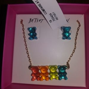 3/$25🐻 Betsey Johnson boxed gummy bear set